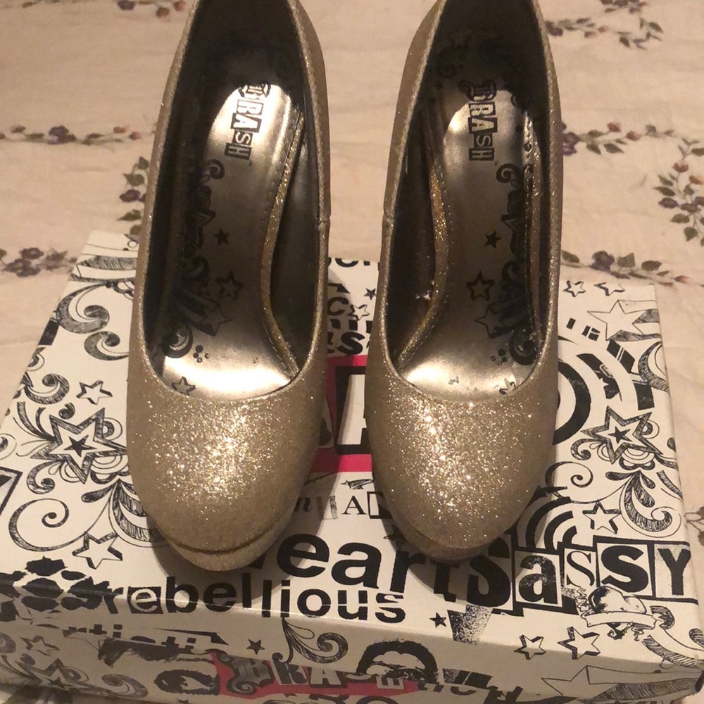 Brash brand beautiful gold glittery platform high heels. Worn one time. Size 5